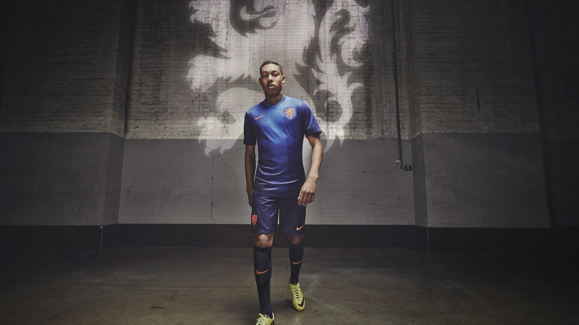 库里三分球狂轰12记创纪录 勇士力克雷霆豪取八连胜